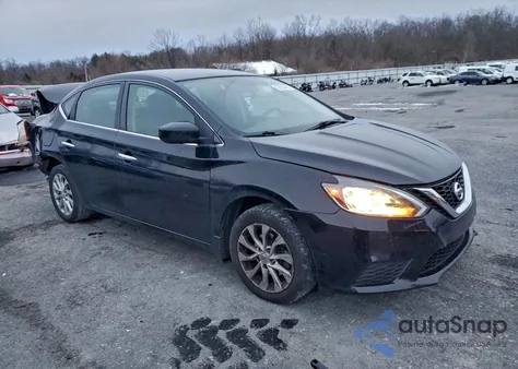 2018 Nissan Sentra S z USA, uszkodzony, nr VIN 3N1AB7AP4JL619565